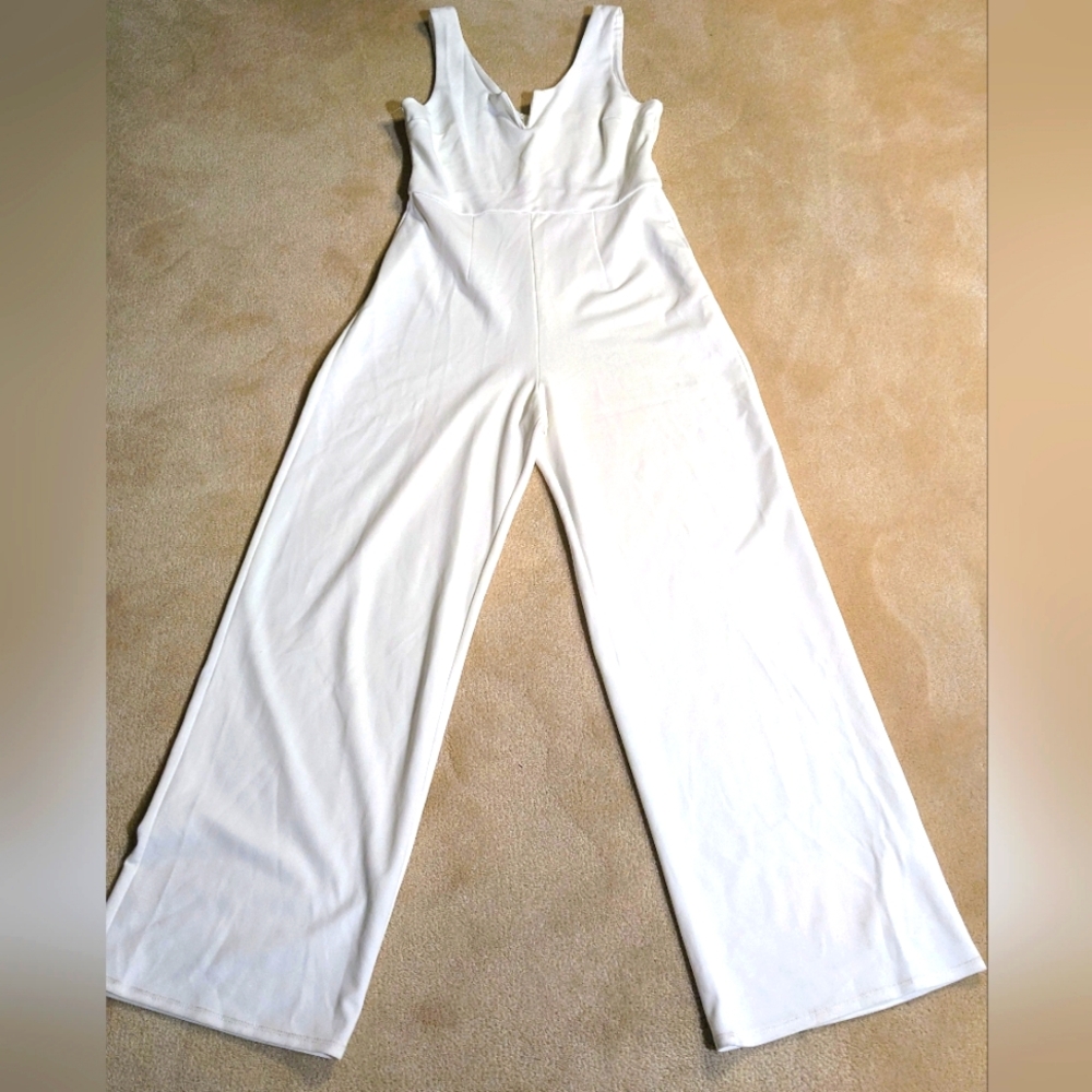 Women's Altar'd State White Sleeveless‎ V-Neck Jumpsuit | Size L